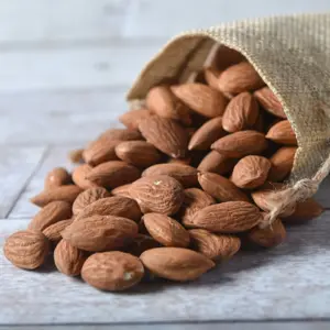 لوز محمص مالح